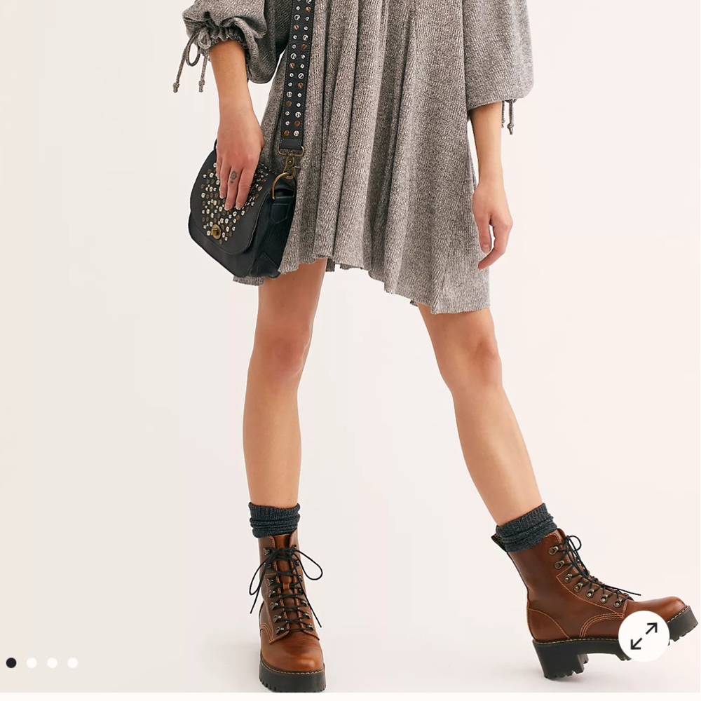 Dr. Martens Leona Boot